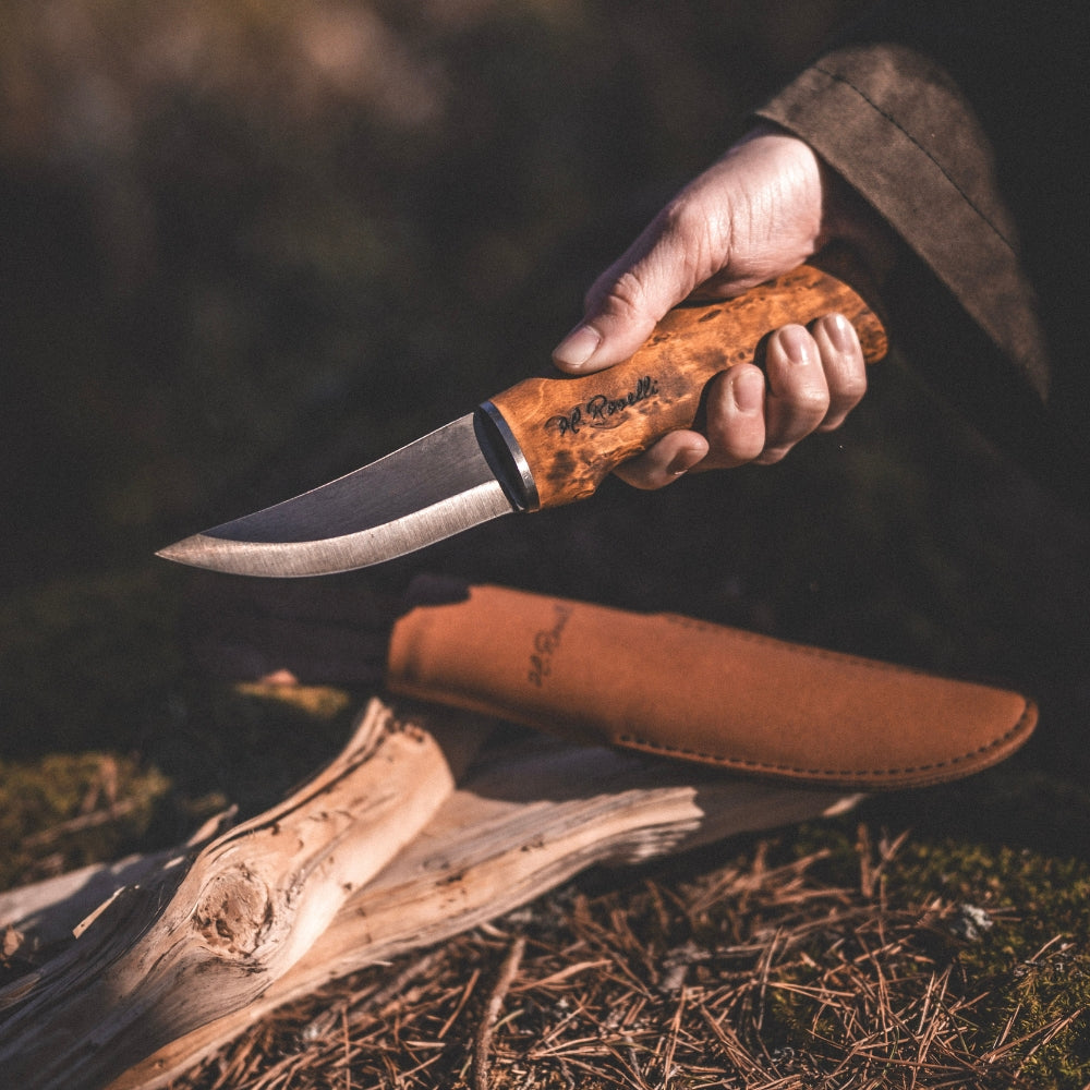 Handmade Finnish hunting knife in UHC Steel from Roselli with a handle of stained curly birch