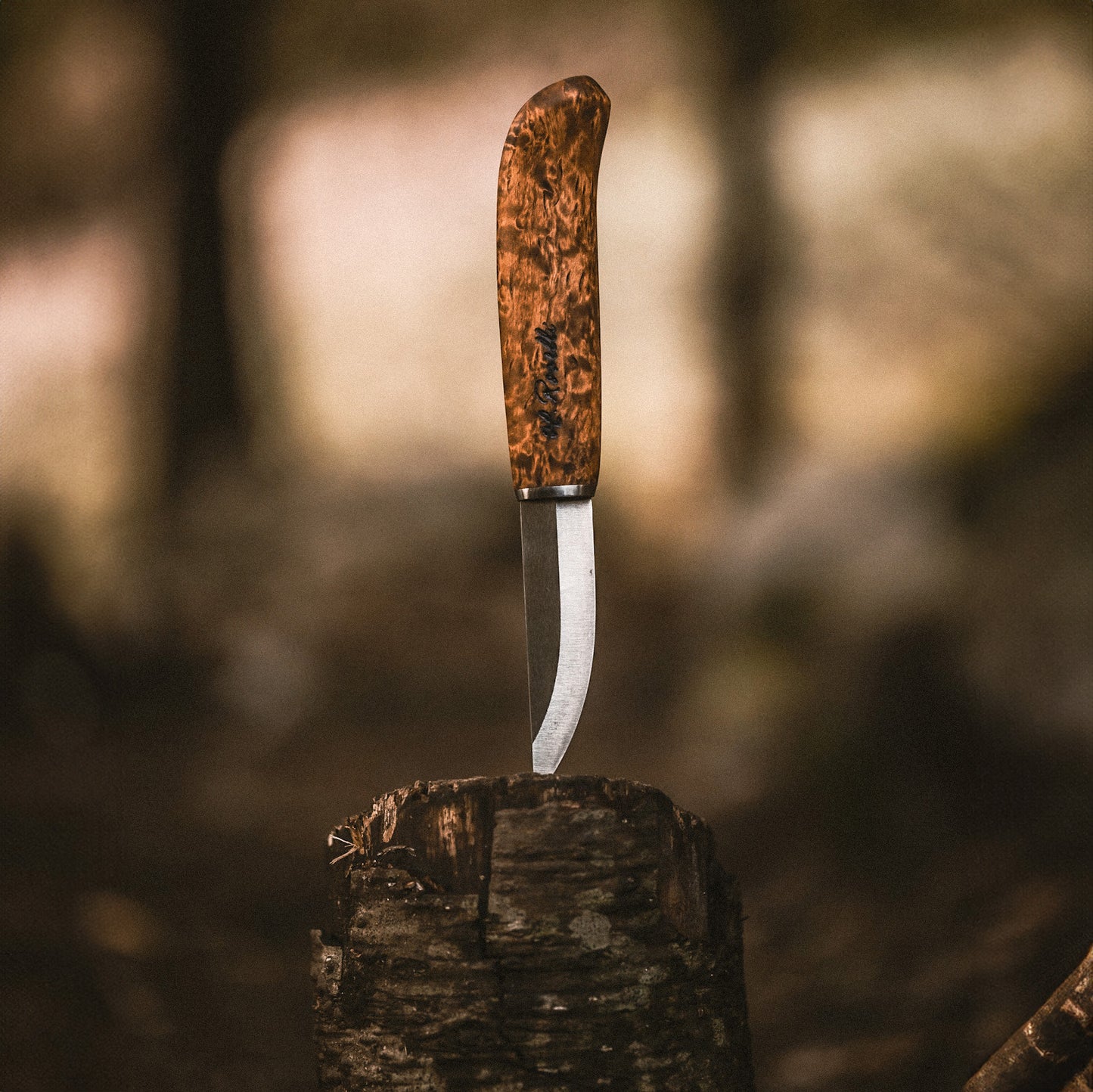 Handmade Finnish knife from Roselli in model "carpenter knife" with UHC steel and a handle made out of heat treated curly birch