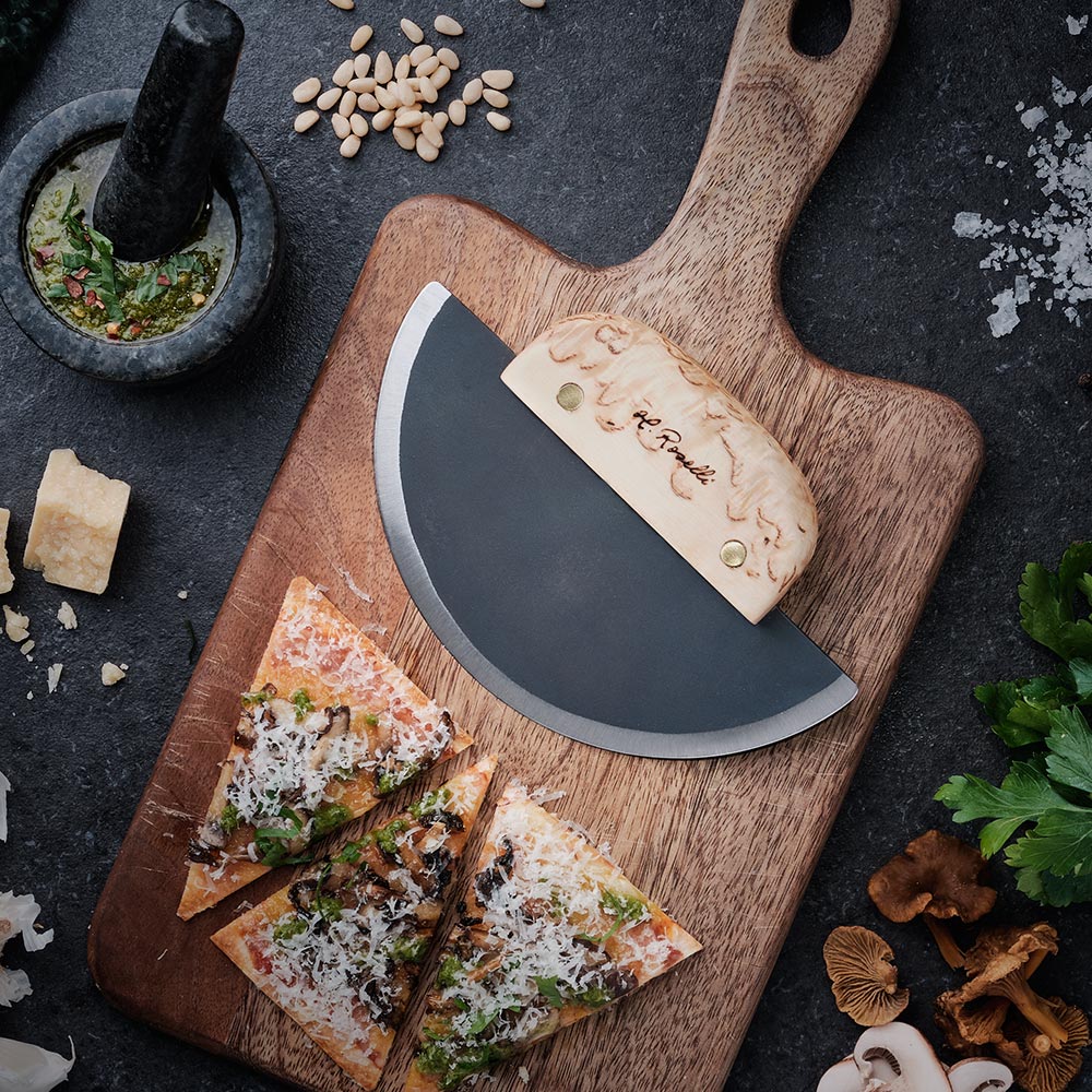 Handmade Finnish kitchen knife from Roselli in model "ulu knife" with a handle made out of curly birch 